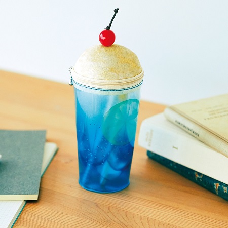 クリームソーダのクッションです。 クリームソーダクッション(大)の商品購入ページ｜クリエイターの