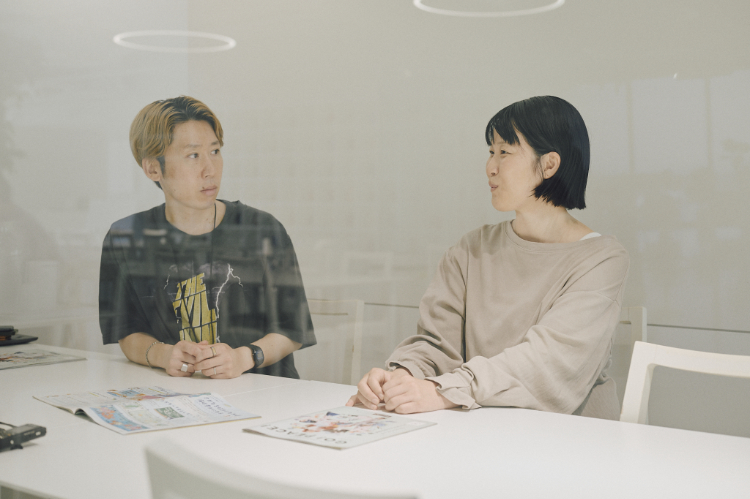 左から、板谷さんと豊川さん。実はお二人は同期入社なのだそう。
