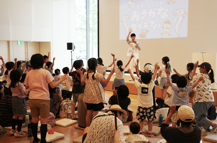 「おさかなクイズ」で会場は大盛り上がる様子