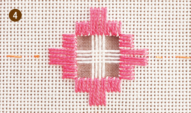 ハーダンガー刺繍　織り糸をカットして抜きます　手順④