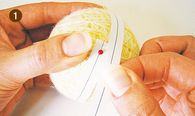 手まりの作り方　地割り糸のかがり方　手順①