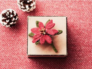 模様と糸のグラデーションが美しい スウェーデン刺繍のやり方 クチュリエブログ 模様と糸のグラデーションが美しい スウェーデン刺繍のやり方 クチュリエブログ