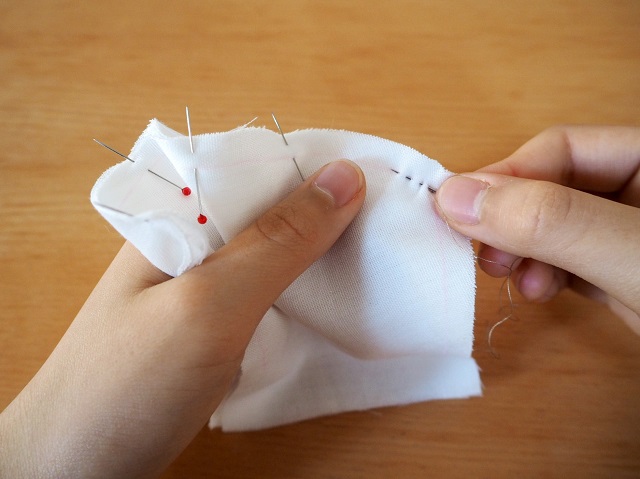 布マスク 立体型 の作り方をご紹介 布のカットや手縫いのコツも クチュリエブログ 布マスク 立体型 の作り方をご紹介 布のカットや手縫いのコツも クチュリエブログ