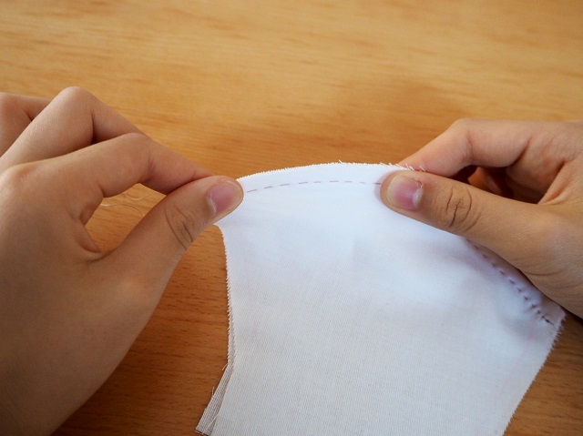 布マスク 立体型 の作り方をご紹介 布のカットや手縫いのコツも クチュリエブログ 布マスク 立体型 の作り方をご紹介 布のカットや手縫いのコツも クチュリエブログ
