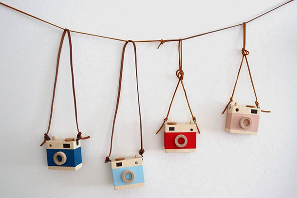 おもちゃの木製カメラ