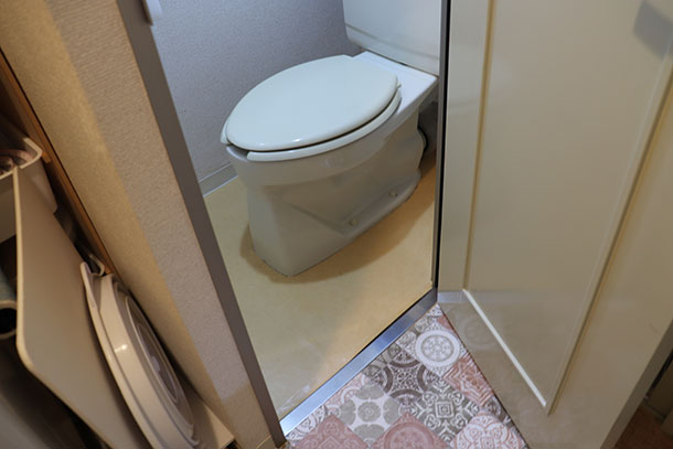 汚れ防止 抗菌防臭効果も トイレの床に敷くだけdiyでスタイリッシュ空間に フェリシモ女子diy部ブログ