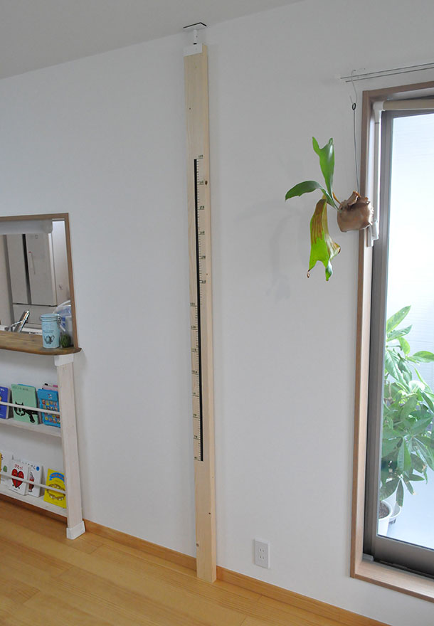 子どもと暮らすdiy その3 壁に穴をあけずに2 4材を突っ張って作る身長計 フェリシモ女子diy部ブログ 子どもと暮らすdiy その3 壁に穴をあけずに2 4材を突っ張って作る身長計 フェリシモ女子diy部ブログ