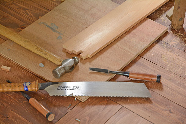 板を細工して塞ぐことにしました