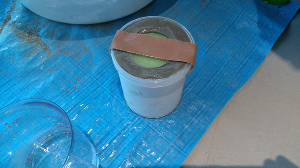 筒形のポテチの容器を型にした場合、このように、ふたがクリアホルダー代わりに使えますよ