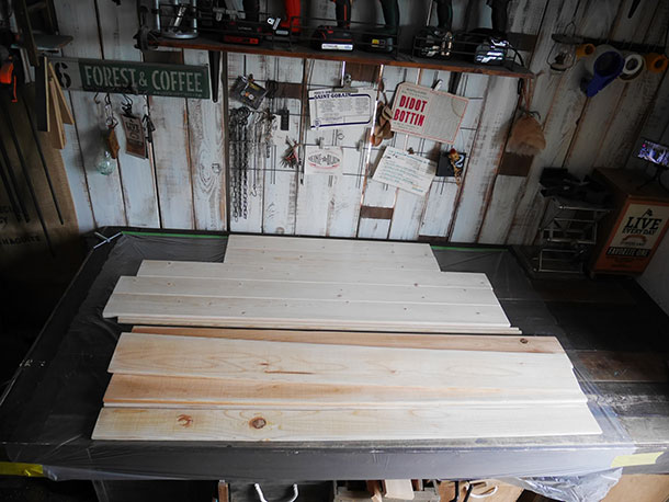 木材は枠、棚板は1×8材を、背板は野地板を使用します