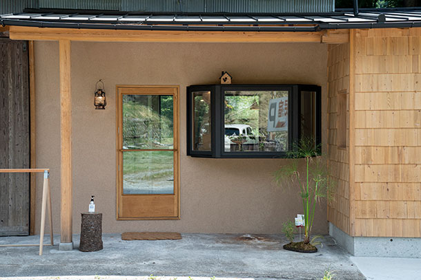 工場の横にカフェをしようとその空間も時間をかけて作っていました