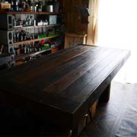 【連載】作業用テーブルを自家製木工パテでリペア！【anさんのおうちと暮らしがもっと楽しくなるDIYダイアリー】