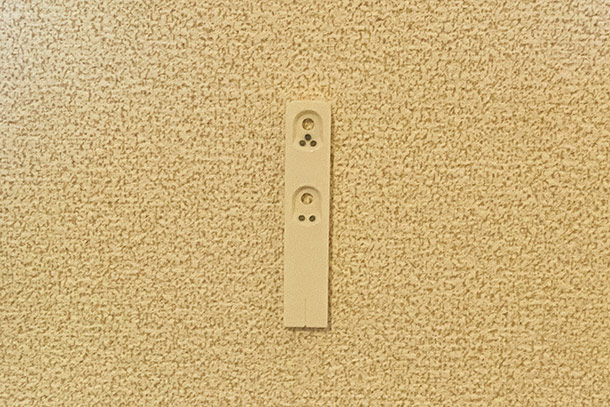 壁側のパーツを取り付け