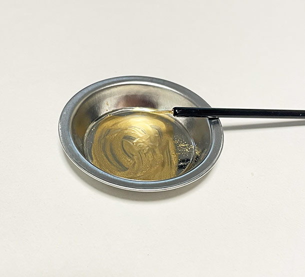 金粉を塗っていきます