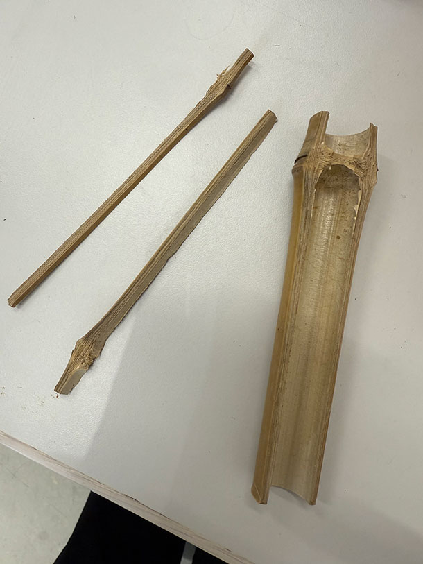 いい感じに割れた竹が２本取れたので、茶通しは2本作ってみることにしました