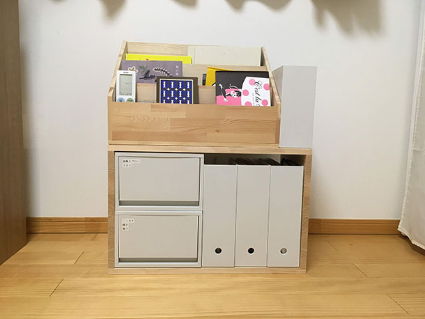 以前作った本棚を乗せると、なんとジャストサイズ！
