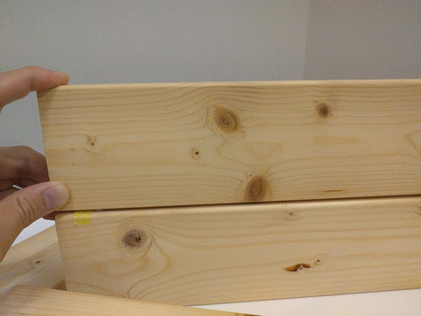 もう一方にも同じところに釘頭のへこみがつく