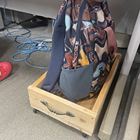 端材でDIY！デスク下カバン置き（小）作ってプレゼントしてみた。