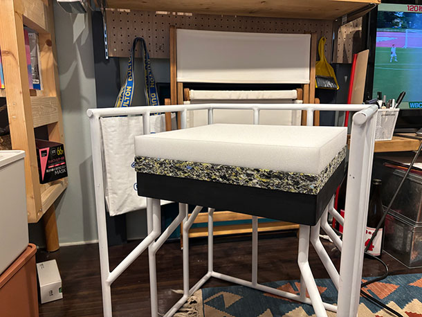 座面の大きさと全く同じサイズのウレタンクッション