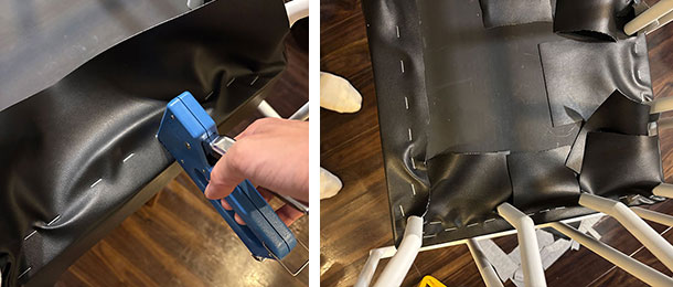 タッカーでカバーと座面を固定していきます