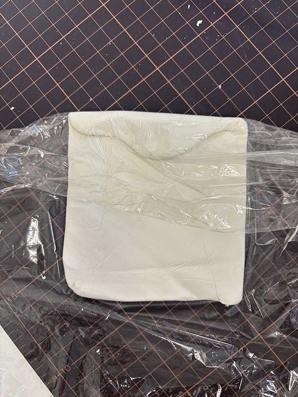 正方形を作りながら薄めに伸ばします