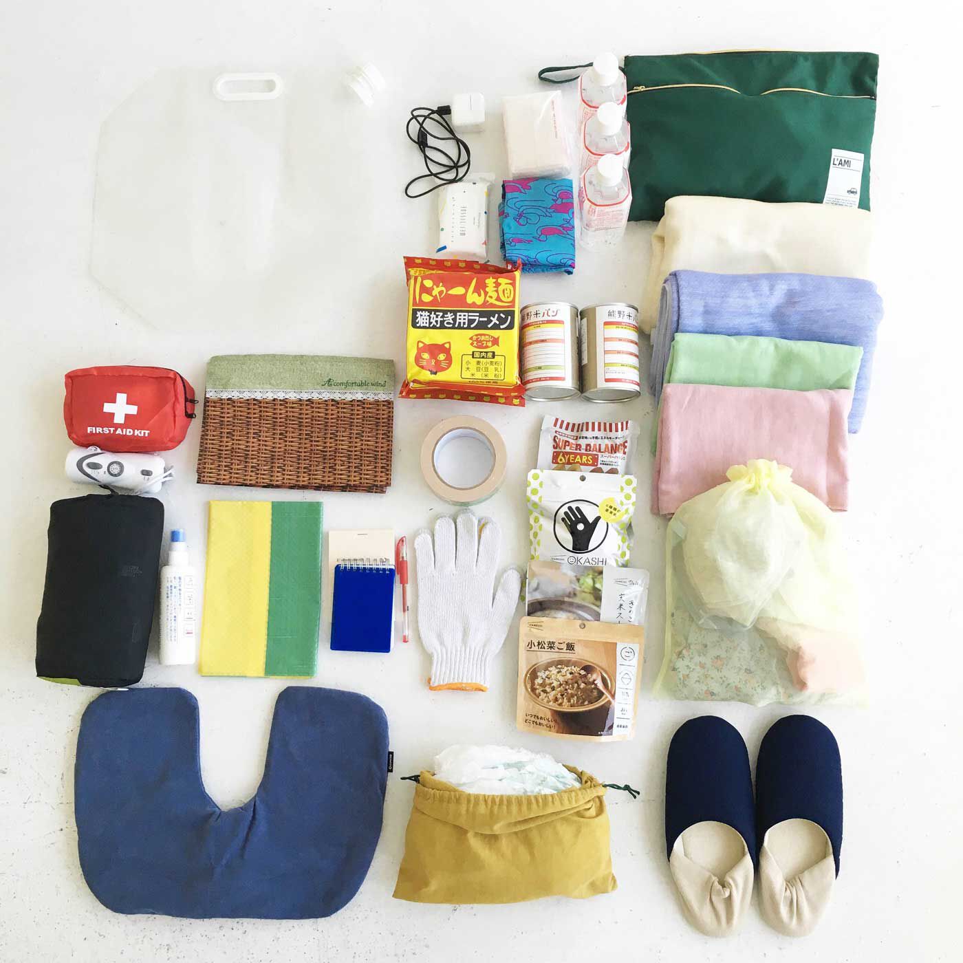 MonthlyBOX|ラミプリュス　大量買いもらくらく！　レジカゴリュック〈ブライトカラー〉|これだけの防災アイテムが入りました。