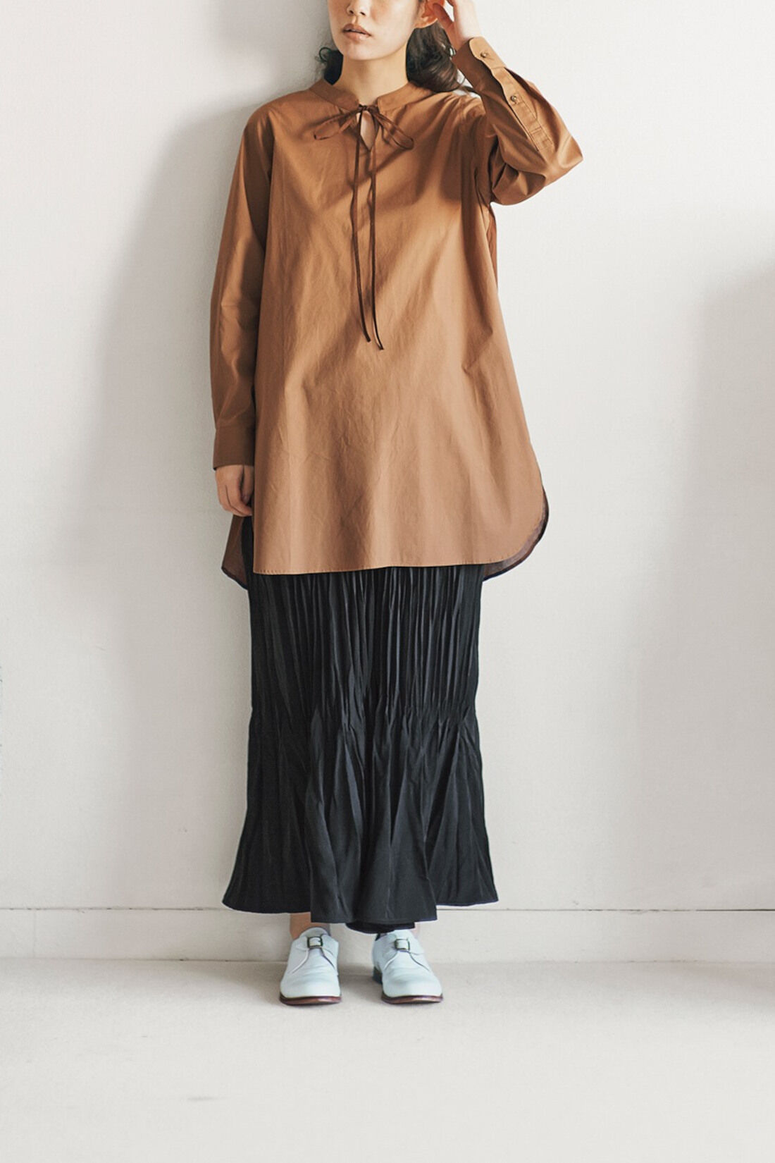 WEB限定お買い得商品|and myera 衿にリボンが付いたブラウス