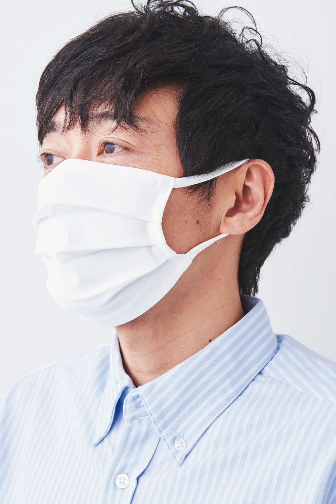Real Stock|IEDIT[イディット]　日本の工場で作った UVケアなどの機能がうれしい やさしい肌ざわりの布プリーツマスク|4：ホワイト着用