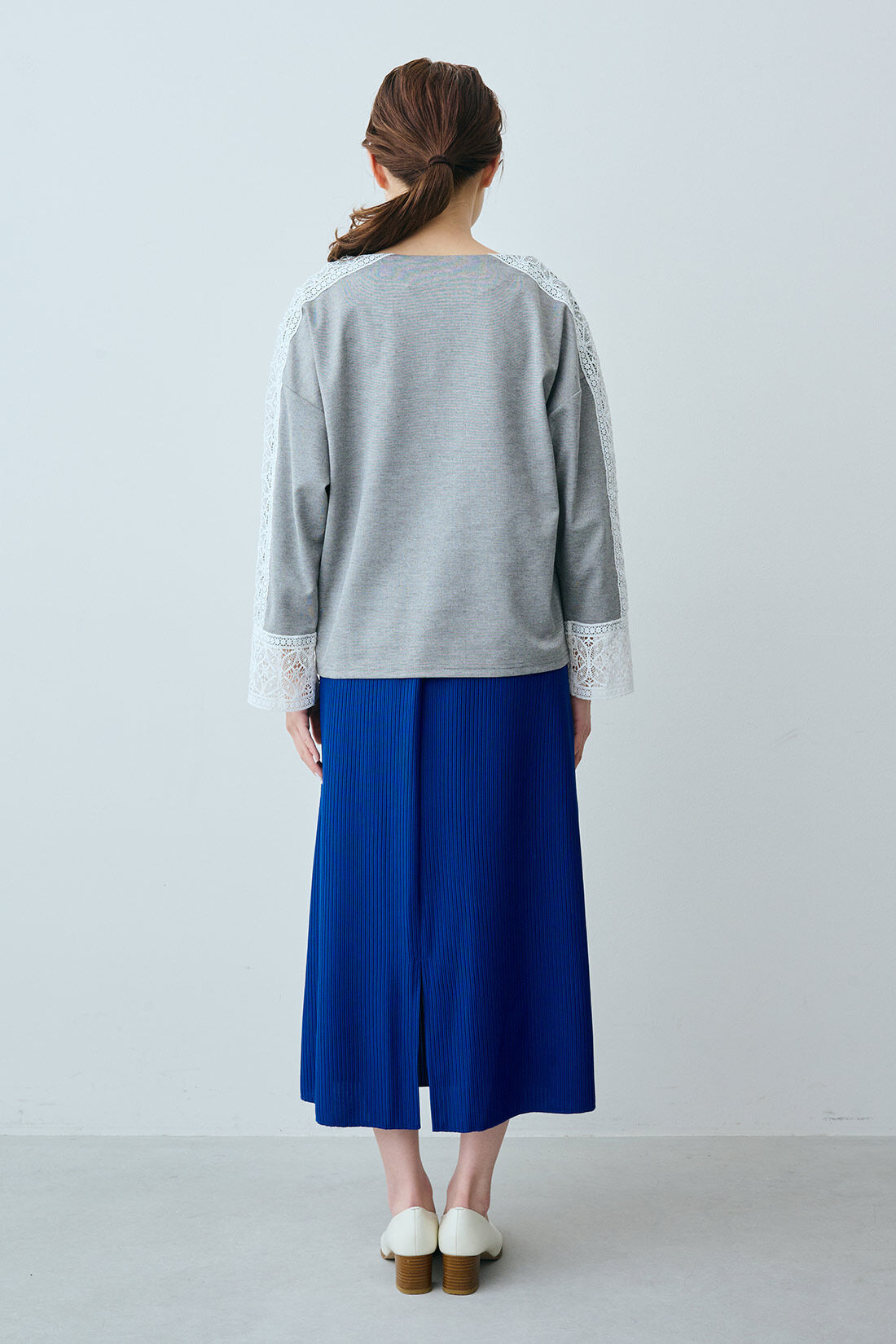 Real Stock|IEDIT[イディット]　ニットライクなリップルカットソー素材で仕立てた らくちんきれいなIラインスカート〈4〉|モデル身長：163cm　着用サイズ：M　