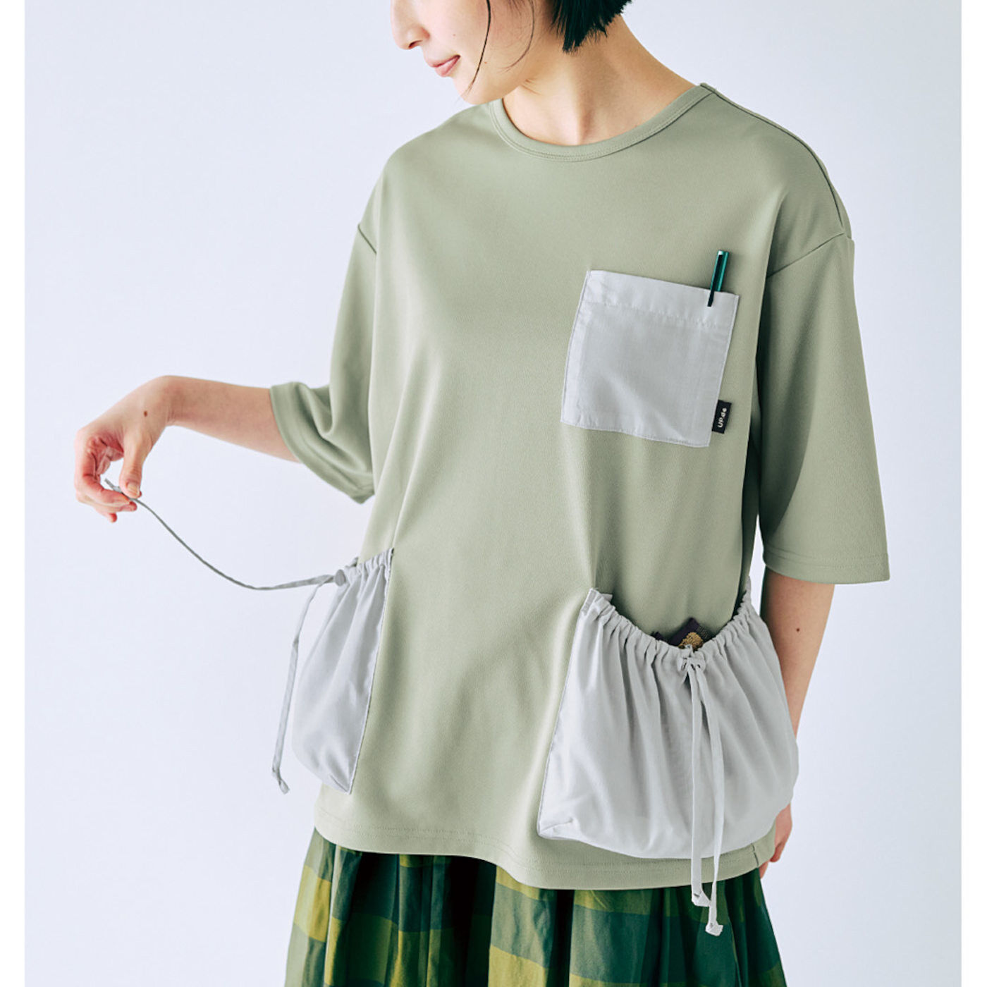 Real Stock|UP.de　着られるバッグ（R）　まるできんちゃくのように口がしぼれるポケットが便利　さらり吸水速乾トップス〈ライトカーキ〉