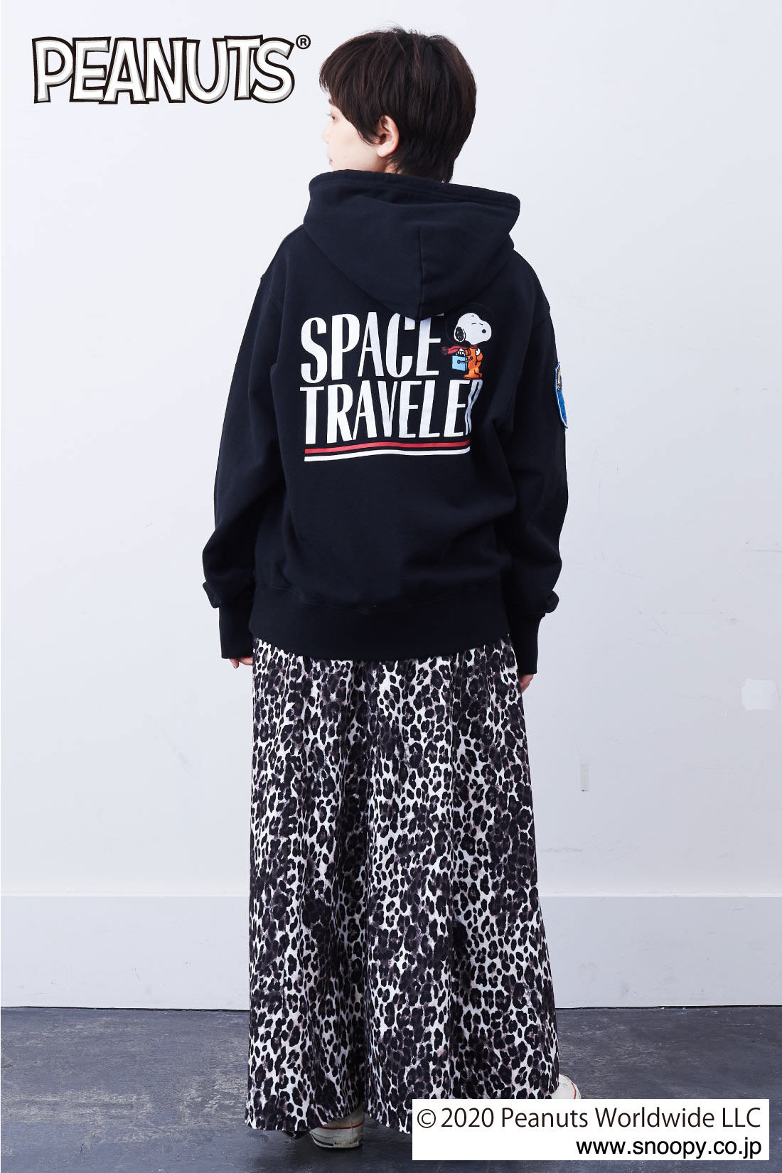 Real Stock|MEDE19F 〈SELECT〉 【ALPHA × PEANUTS 】SPACE TRAVELER　HOODIE〈BK〉|モデル身長：157cm・着用サイズ：M
