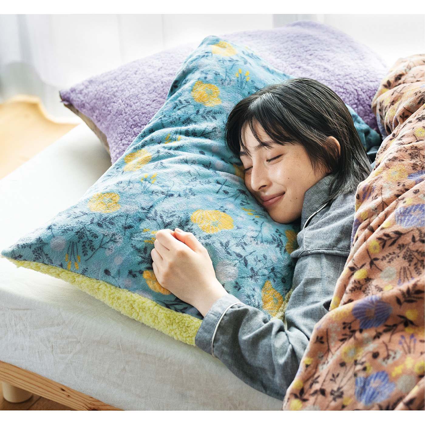 realstock [リアルストック]（Express BOX）|クーフゥ　眠りに至福の肌心地　ほかとろリバーシブル枕カバー〈木陰の花々〉〈ブルー〉