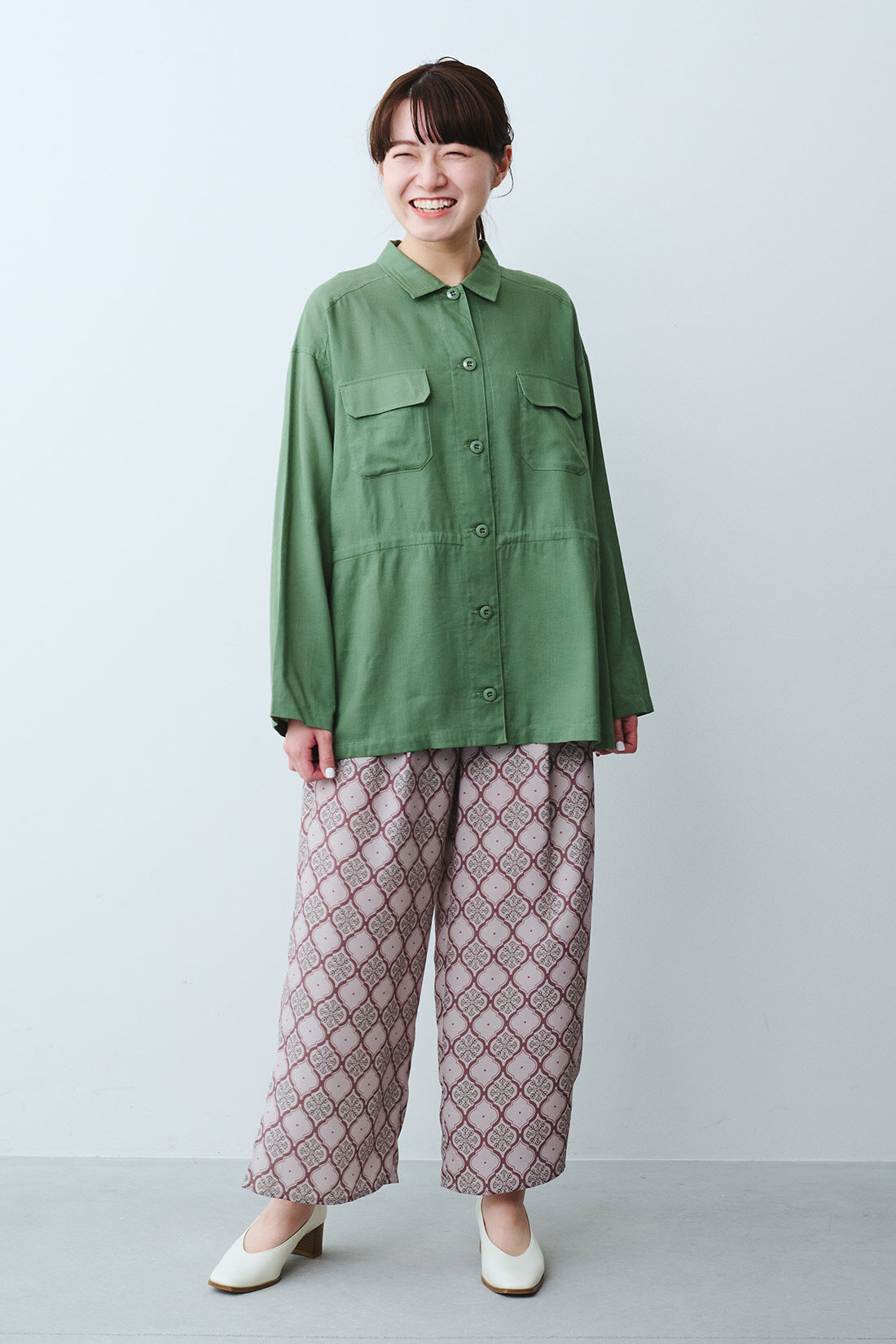 Real Stock|IEDIT[イディット]　リネン混素材のミリタリーシャツジャケット〈カーキグリーン〉|モデル身長：163cm 着用サイズ：M