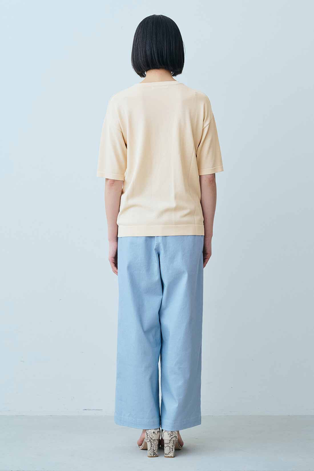 realstock [リアルストック]（Express BOX）|IEDIT[イディット]　接触冷感がうれしい Tシャツライクに着られて上品シンプルに決まるシャリ感ニット〈アイボリー〉|モデル身長：164cm　着用サイズ：M