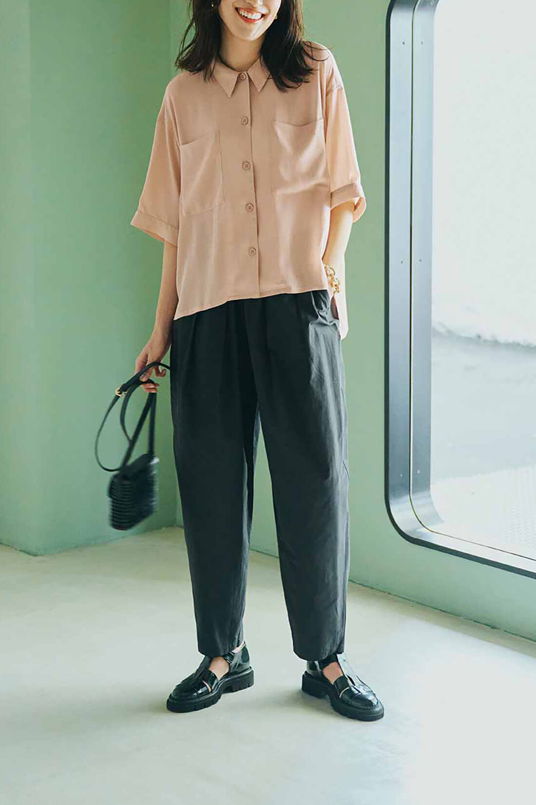 Real Stock|IEDIT[イディット]　接触冷感素材が快適なタックボリュームパンツ〈ブラック〉