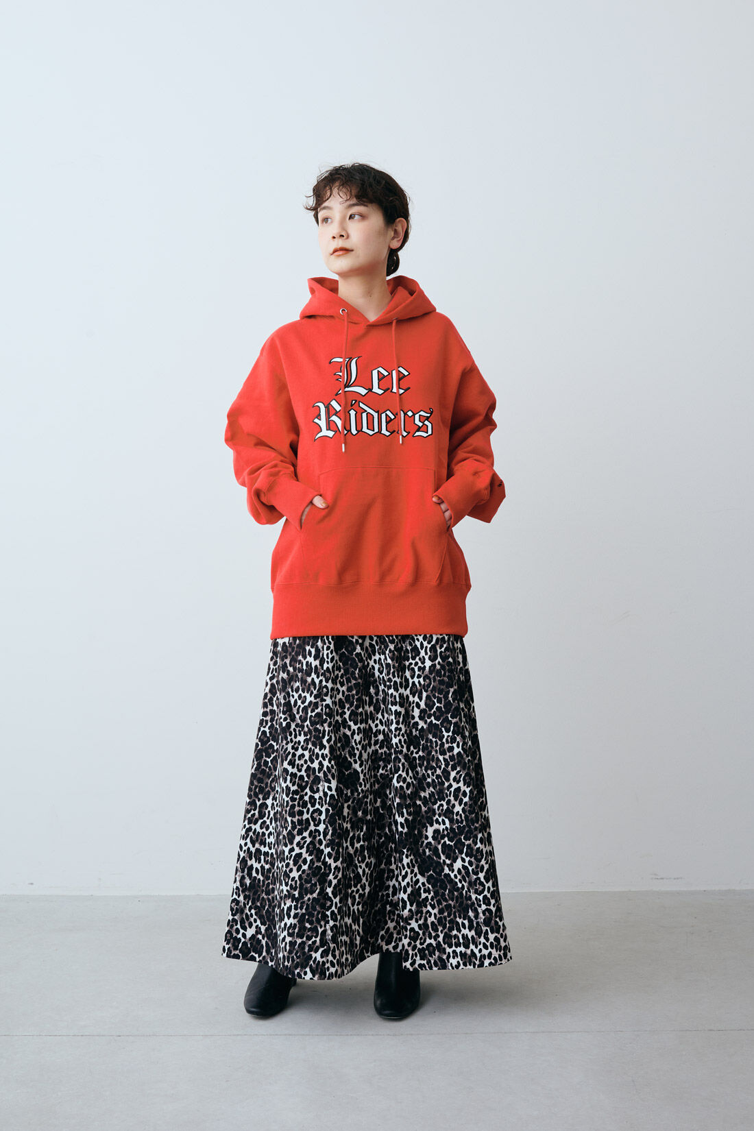 Real Stock|MEDE19F 〈SELECT〉【Lee】HEAVY WEIGHT HOODIE|2.レッド　モデル身長：157cm