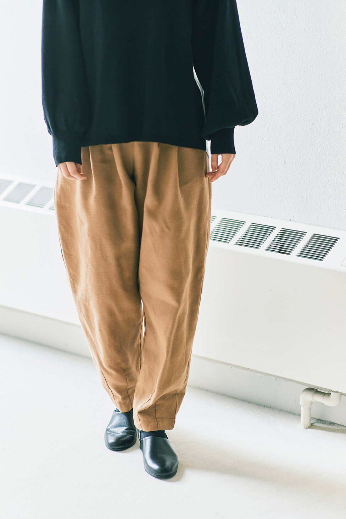 realstock [リアルストック]（Express BOX）|ａｎｄ　ｍｙｅｒａ　カジュアルすぎないタックパンツ〈ベージュ〉