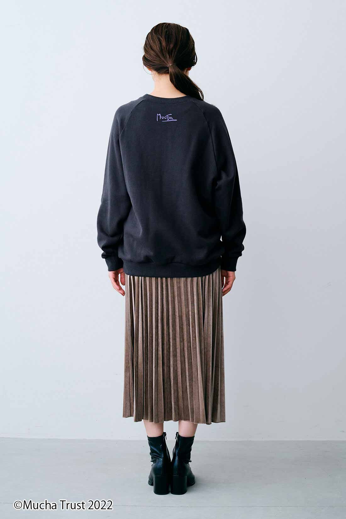 Real Stock|IEDIT[イディット]　つややかな光沢が上品な ベロアプリーツスカート〈シルバーグレー〉|モデル身長：163cm　着用サイズ：M　※着用イメージです。お届けするカラーとは異なります。