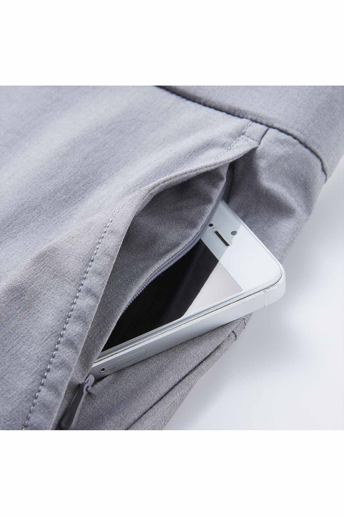 Real Stock|IEDIT[イディット]　UVカット・吸汗速乾・接触冷感がうれしい エア軽（かる）ライト素材の涼やかパンツ メンズ（テーパード）〈グレー〉|左わきのポケットはダブルポケット仕様。落下防止のコンシールファスナー付き。