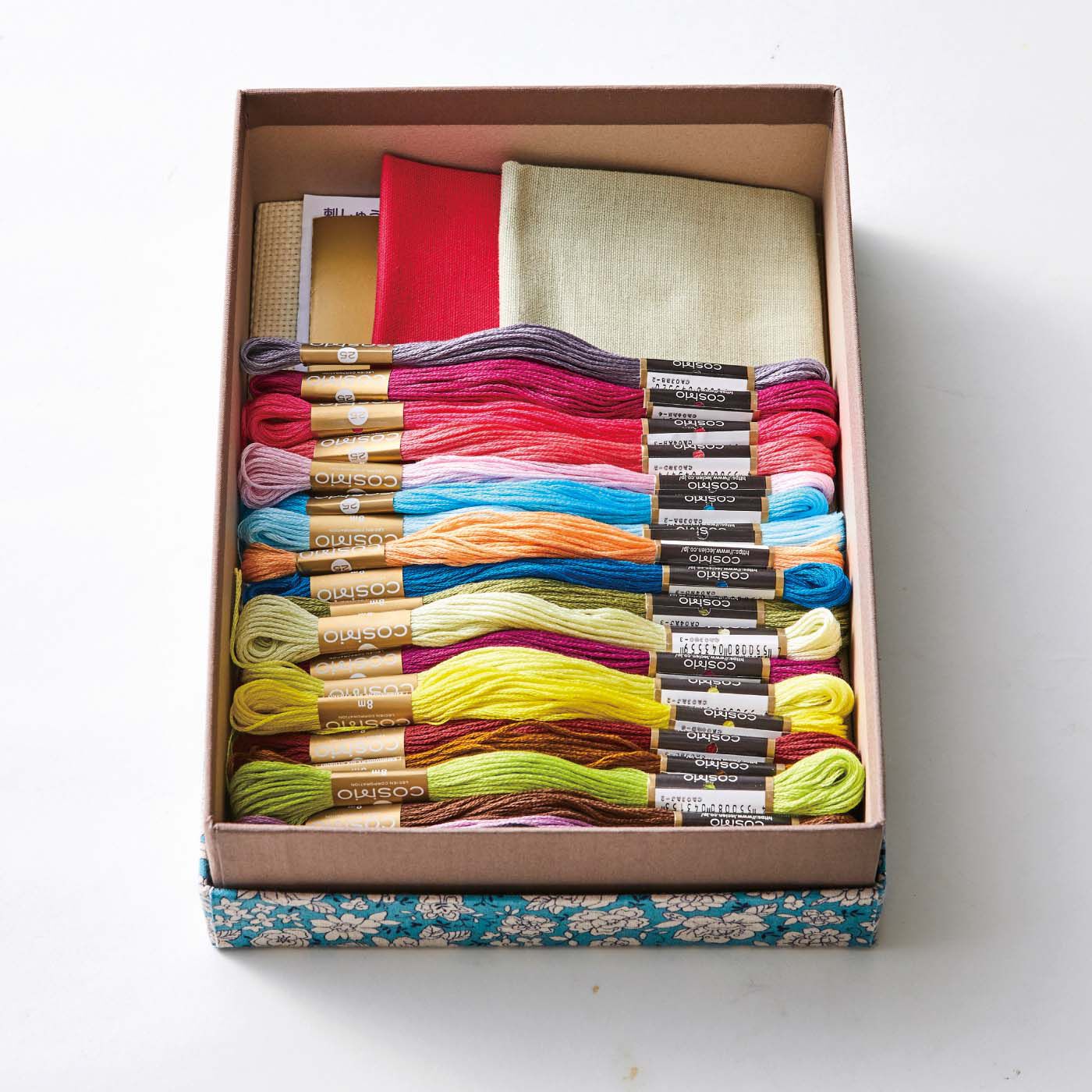 Real Stock|花柄綿麻クロスで作った布張り箱|刺しゅう糸がぴったり入るサイズ。（刺しゅう糸や材料はセットされていません）