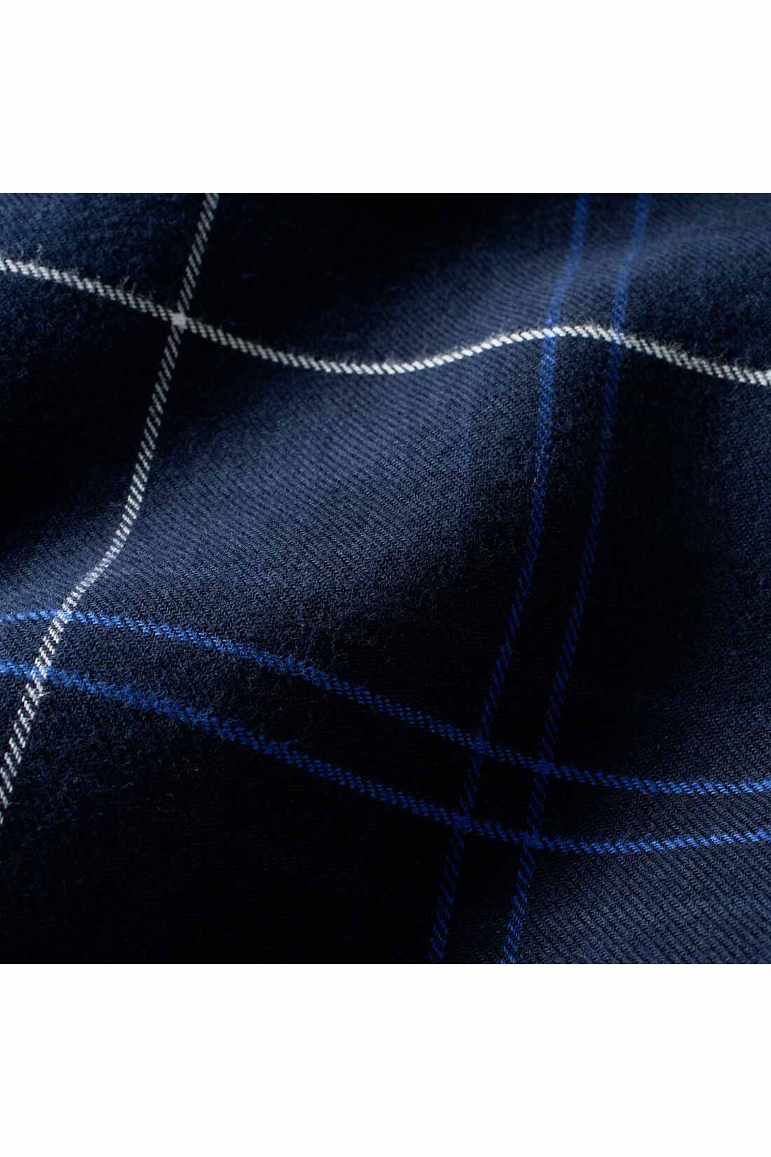 Real Stock|THREE FIFTY STANDARD　ボタンダウンのプルオーバーチェックワンピース〈ネイビー〉|播州織の綿100％のツイル生地に起毛をかけて、ふんわりやわらかな肌ざわり。