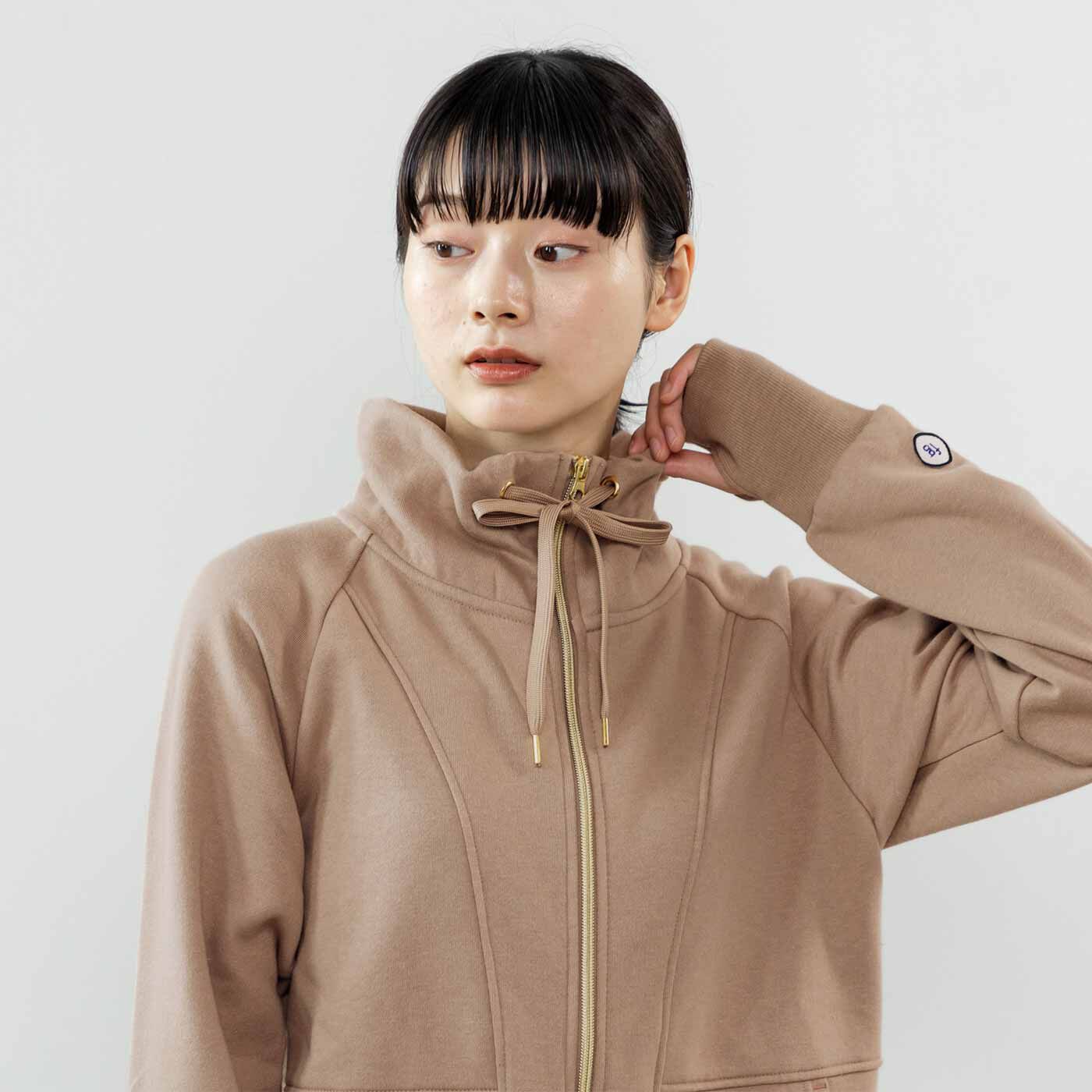 realstock [リアルストック]（Express BOX）|フラウグラット　立体設計ですらりあったか かるホカ裏起毛 大人のパーカー風ダブルジップブルゾン〈オートミール〉|【すき間風防止】首もとのひもを結んでスースーすき間風問題を解決。着こなしのアクセントにも。　※お届けするカラーとは異なります。