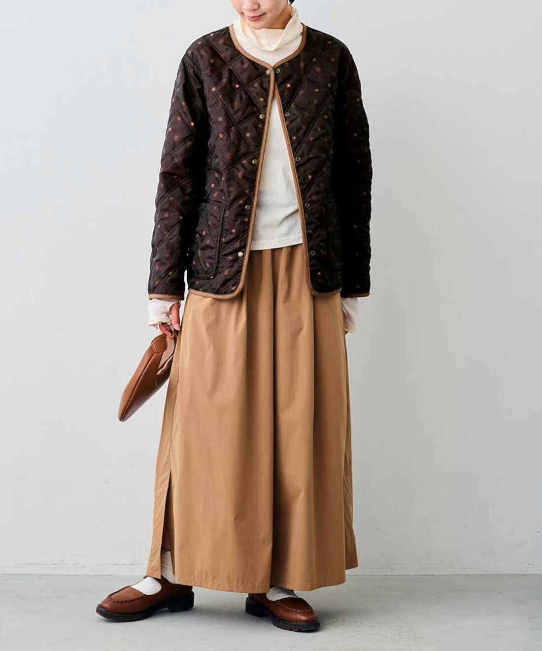 realstock [リアルストック]（Express BOX）|【3～10日でお届け】リブ　イン　コンフォート　チョコレートバイヤーみりとコラボ　甘美な誘惑をまとう　ボンボンショコラ柄のキルティングリバーシブルコート〈チョコレートブラウン〉