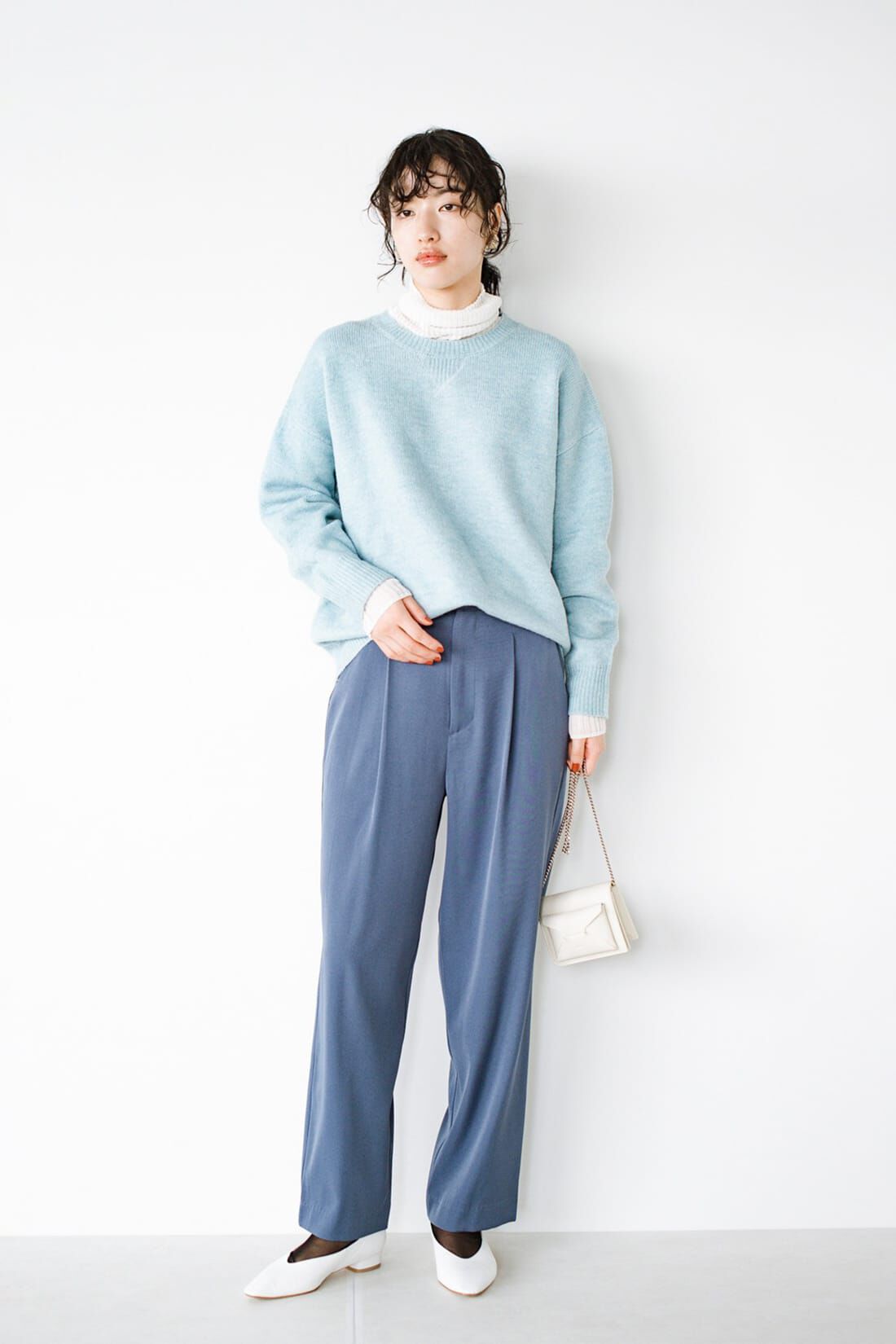 realstock [リアルストック]（Express BOX）|ｈａｃｏ！ 脚はすらっと見せつつ気分はルンっと高めてくれる Ｔシャツも映えるらくちんカラーパンツ ｂｙ ｗｈｏ ｍａｄｅ ｍｅ〈ブルー〉