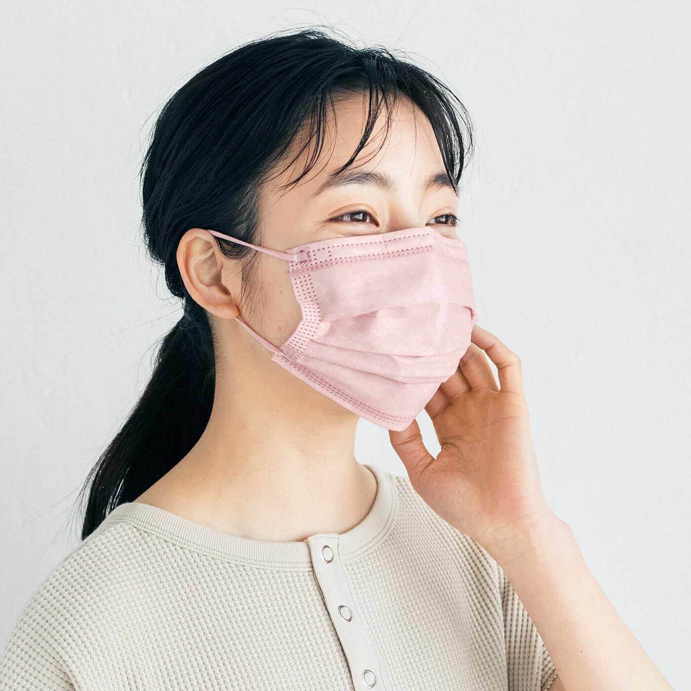 Real Stock|プリーツマスクに差し込むだけで口もとの空間が広がる　不織布マスクインナーフレーム|プリーツに挟むだけで、肌に張り付きにくく、口もとの空間を確保。