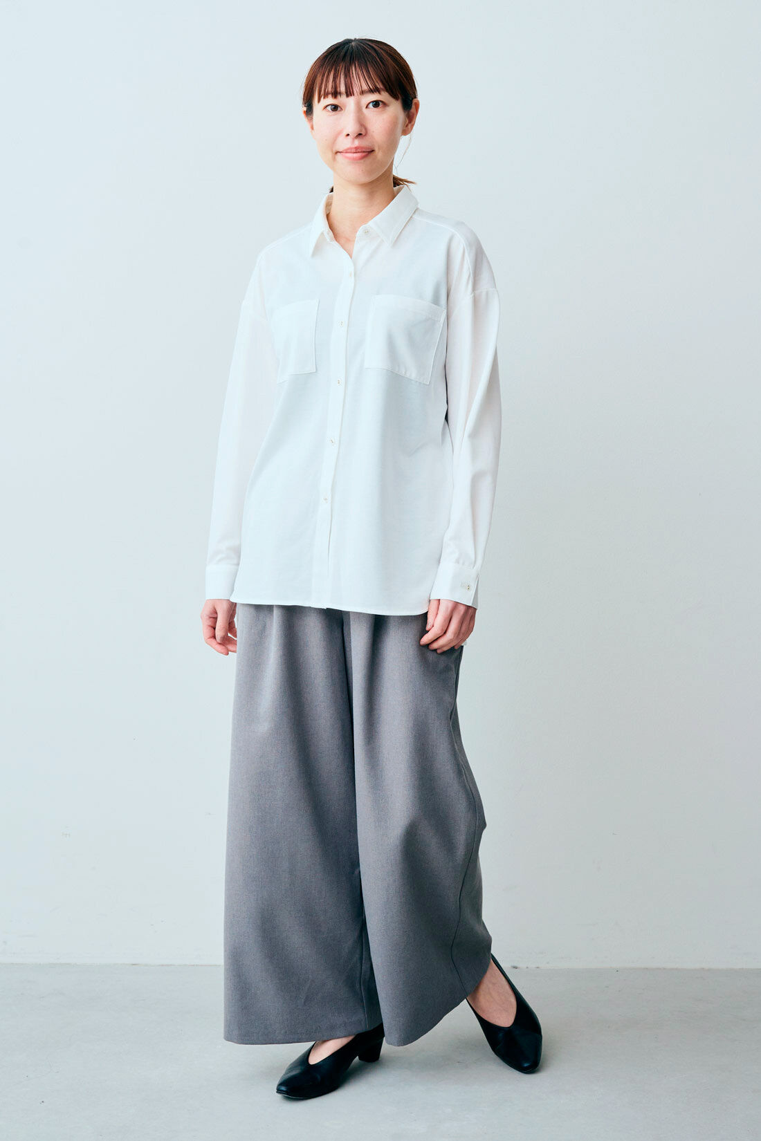 Real Stock|IEDIT[イディット]　抗菌防臭がうれしい カットソーオックス素材のらくちん＆こなれ美ノビシャツブラウス〈レギュラーカラー〉|モデル身長：160cm　着用サイズ：M