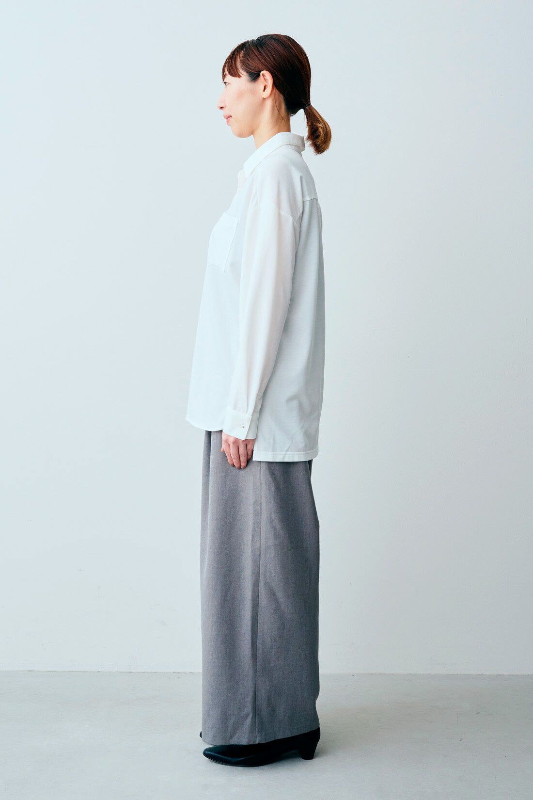Real Stock|IEDIT[イディット]　抗菌防臭がうれしい カットソーオックス素材のらくちん＆こなれ美ノビシャツブラウス〈レギュラーカラー〉|モデル身長：160cm　着用サイズ：M