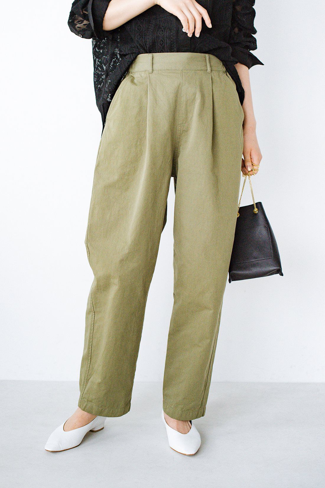 realstock [リアルストック]（Express BOX）|haco! 別注 refined works シルエットのかっこよさとらくちんさに定評がある！ツイルテーパードパンツ〈カーキ〉