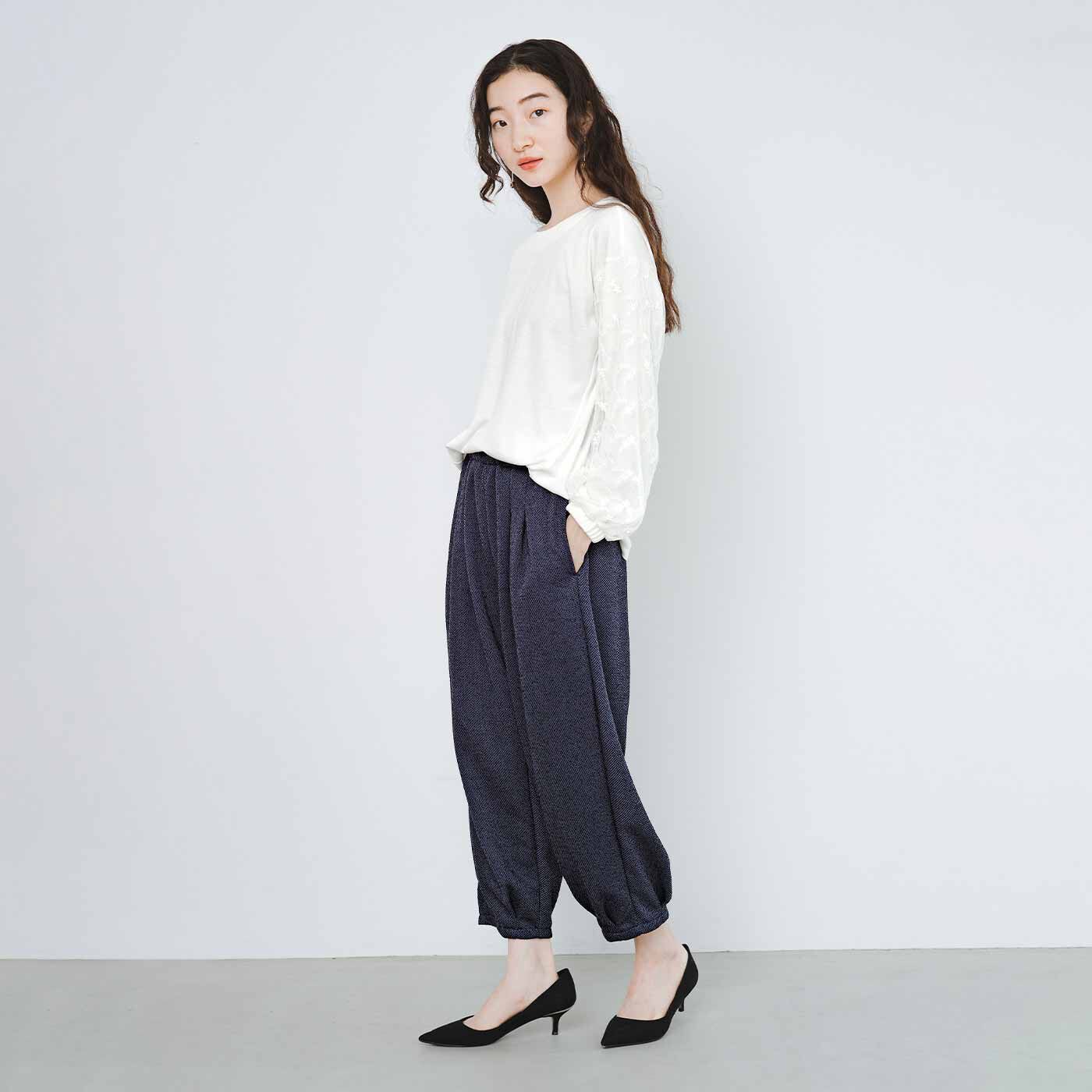 Real Stock|フラウグラット　ふんわりチュールを重ねた袖が華やか 大人の着映えカットソートップス〈ホワイト〉|らくちん心地で華やぎ度アップ！