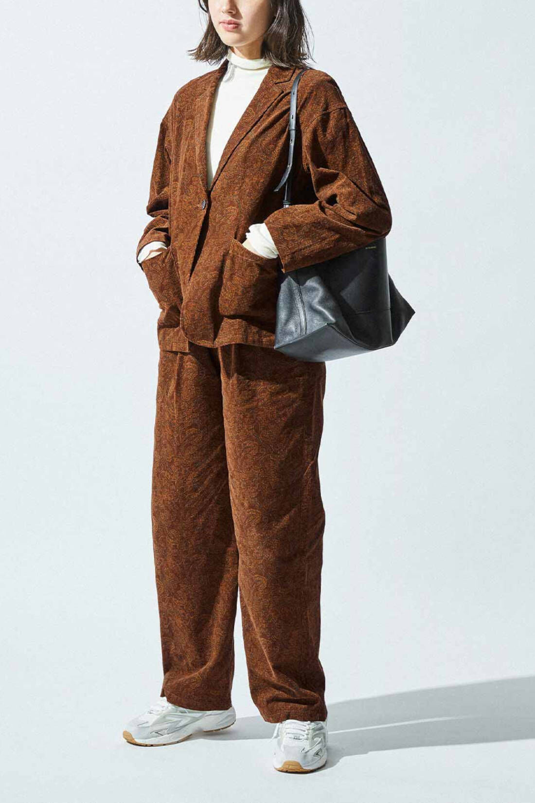 Real Stock|THREE FIFTY STANDARD　ペイズリー柄の細コールパンツ〈ブラウン〉